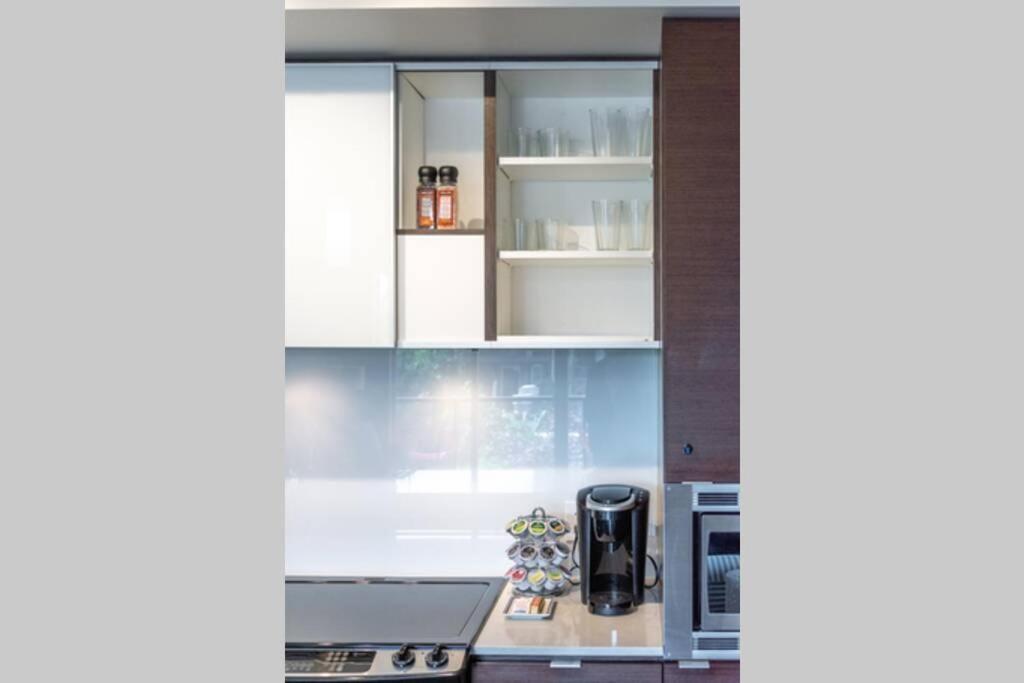 Clean 3Rd Floor Executive 1 Bedroom Apt In Old Town China Town Victoria Exteriör bild