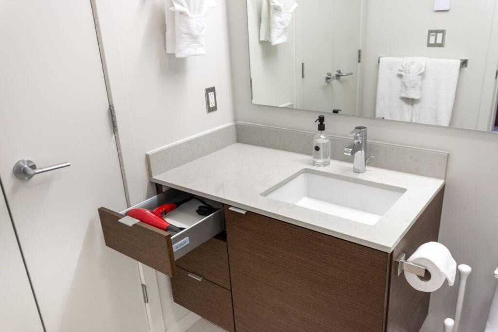 Clean 3Rd Floor Executive 1 Bedroom Apt In Old Town China Town Victoria Exteriör bild